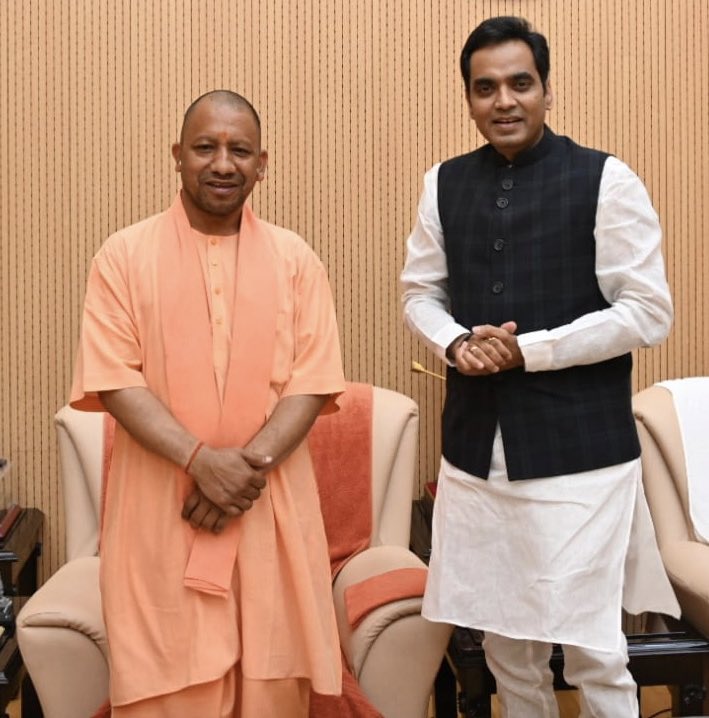 PankajSinghBJP's tweet photo. आज लखनऊ में मा० मुख्यमंत्री श्री @myogiadityanath जी से शिष्टाचार भेंट कर आपके नेतृत्व में उत्तर प्रदेश में भाजपा की ऐतिहासिक जीत के लिए शुभकामनाएँ दी। https://t.co/AREVSZX2BU