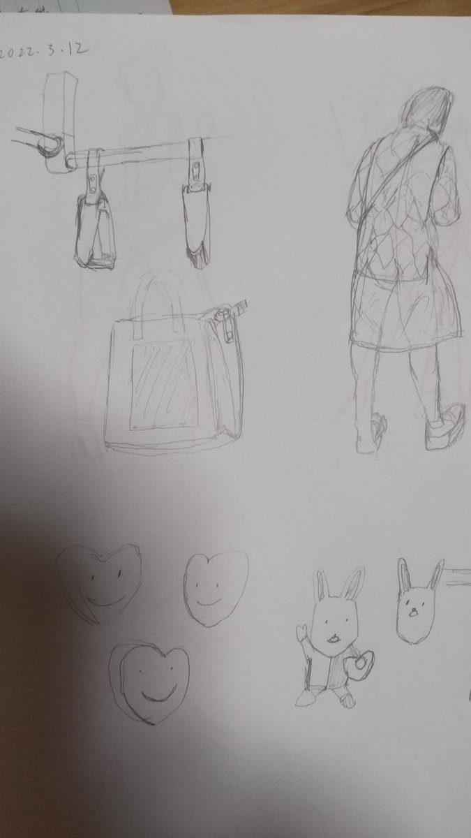 今日は初めて出先にスケブを持っていって電車内で色々描くというのをやってみました。
乗り換えなどもあるため、短時間で特徴を捉えてザクザク描くいい練習になるかも。
あと周囲の目を気にしないメンタルが獲得できる。 