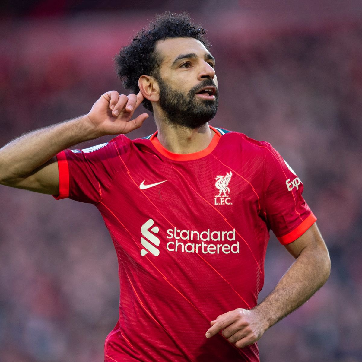 салах с наградой. салах сборная. мохамед салах. египетский футболист мухаммед салах. мухаммад салах футболист.