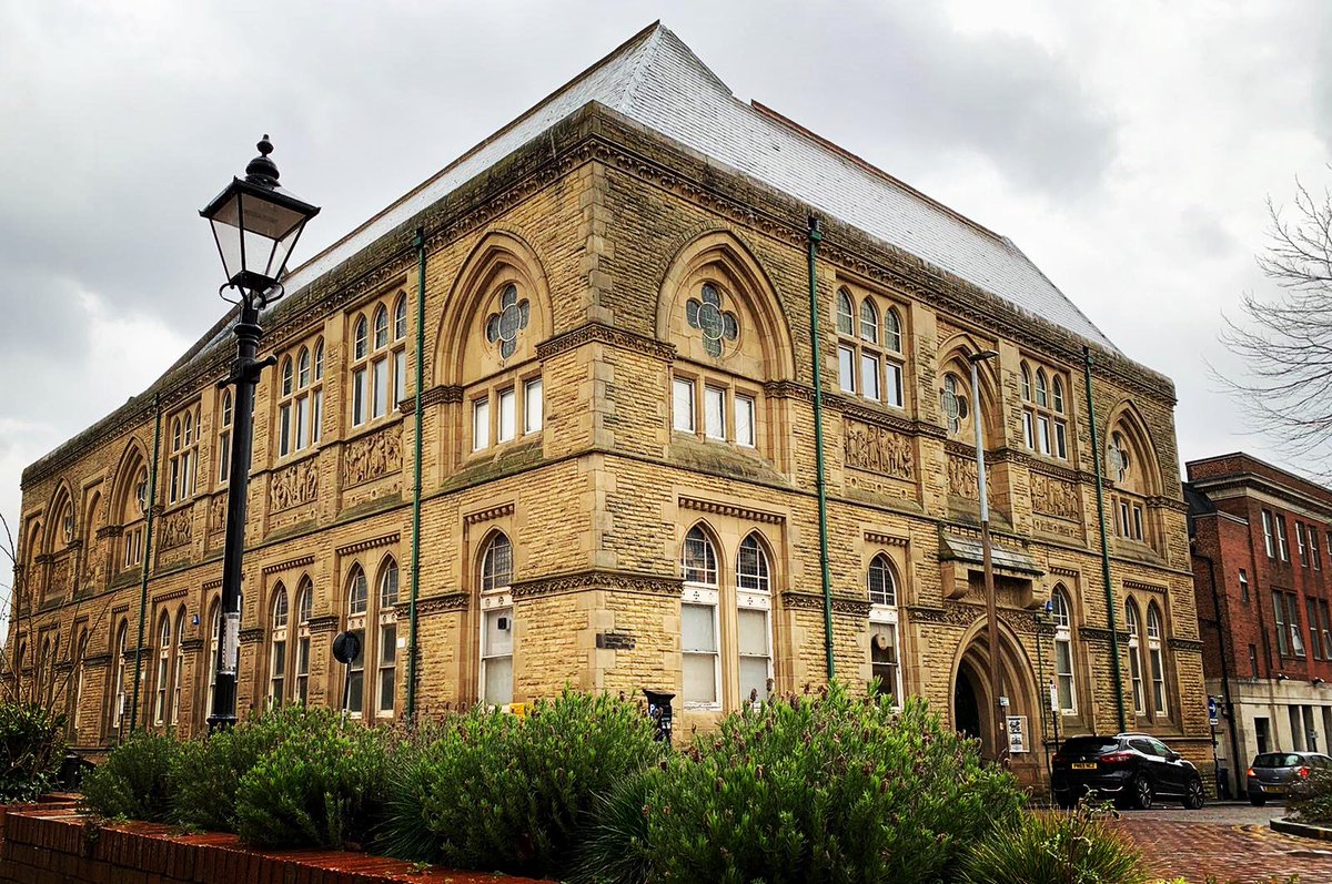 JUST ANNOUNCED: 

<a href="/BlackburnMuseum/">Blackburn Museum & Art Gallery</a> and Art Gallery is set to get a new roof thanks to £365K of <a href="/GOVUK/">GOV.UK</a> funding! 🥳

The work will help safeguard the museum’s 148 year old extensive collection 🙌

Read the full story now 👉 bit.ly/3Jmz7kx