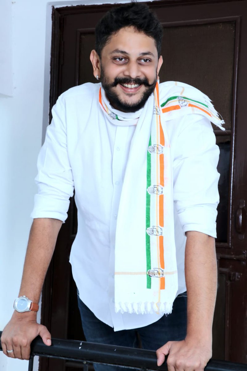 Msdhonifan007's tweet photo. Very very happy birth day president of All India profficinal congress.. 
#HBD_KshitijDau https://t.co/GFLb9WeD7h