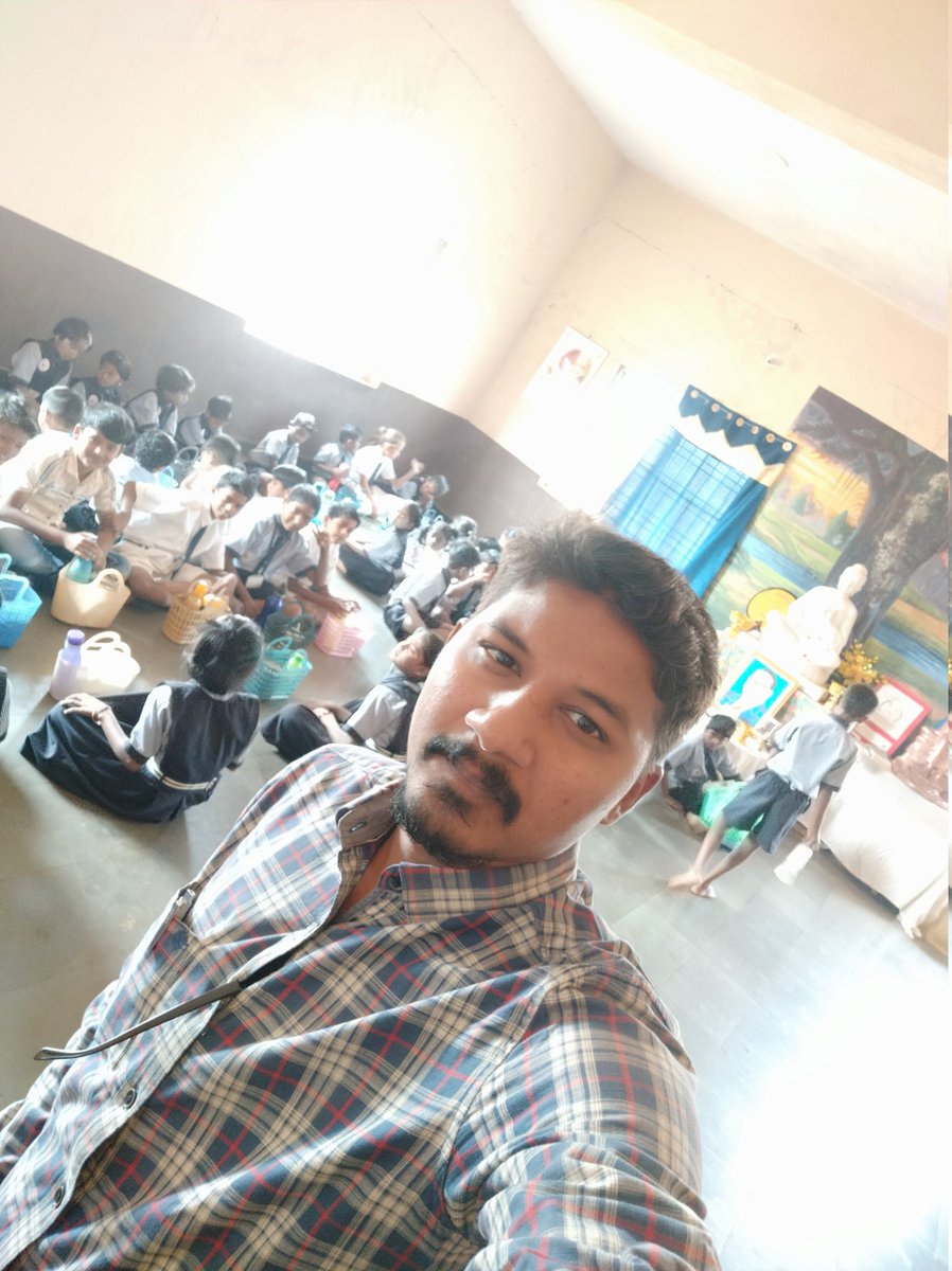 suraj_ramban's tweet photo. Today's visit to Dr.B.R.Ambedkar Memorial School Hatyal #Mudbi #Basavakalyan https://t.co/vnGyu8edQz
