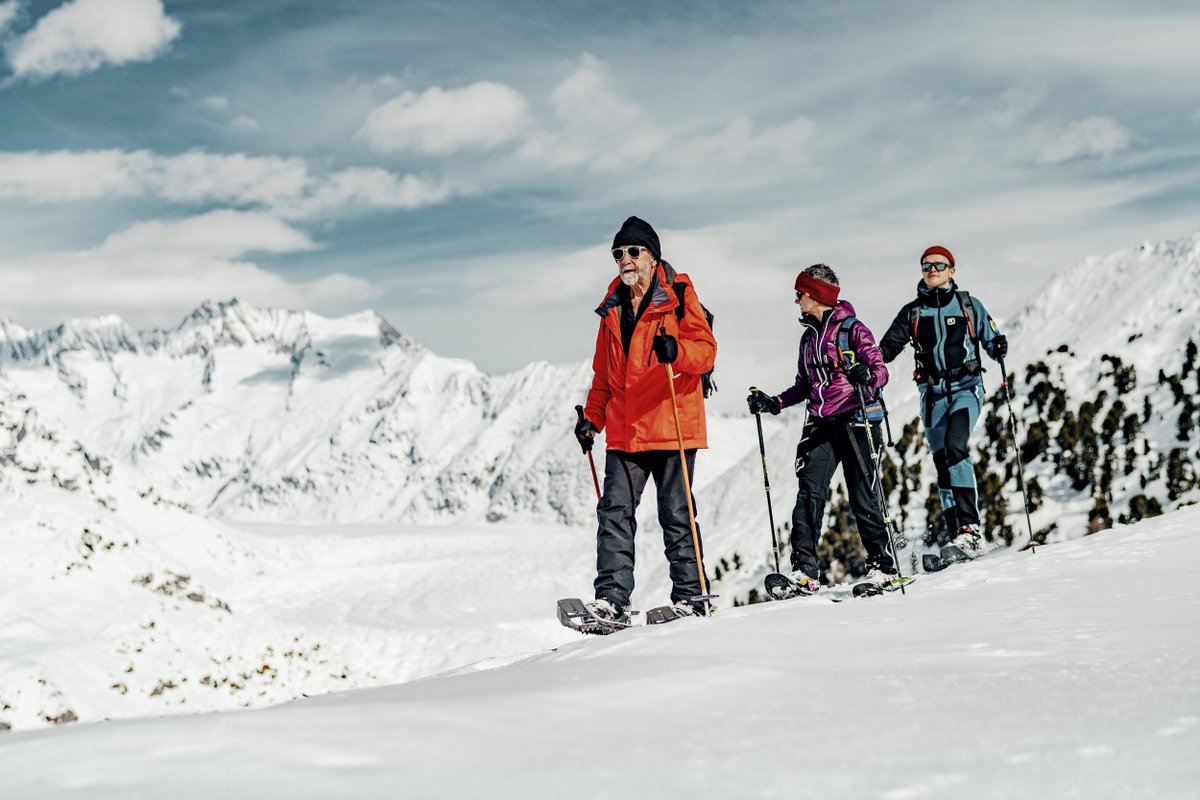 MySwitzerland_i's tweet photo. #WinterBucketlist 🎿 Con le racchette da neve puoi partire alla scoperta di posti isolati e cime lontane e fare il pieno di natura. Scopri la nostra selezione di escursioni con le racchette da neve. ❄️
https://t.co/Oc2KI2LjFR https://t.co/MnAh358DaK