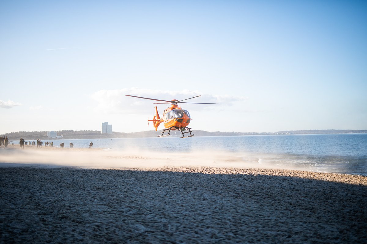 Derzeit haben wir alle Hände voll zu tun. Wenn du also schon mal dran gedacht hast, ehrenamtlich zu helfen: Jetzt ist eine gute Zeit! Melde dich gerne beim #TeamJohanniter. Wir freuen uns auf dich!

johanniter.de/mitarbeiten-le…

📷: <a href="/b_ebrecht/">Benjamin Ebrecht</a> /Timmendorfer Strand