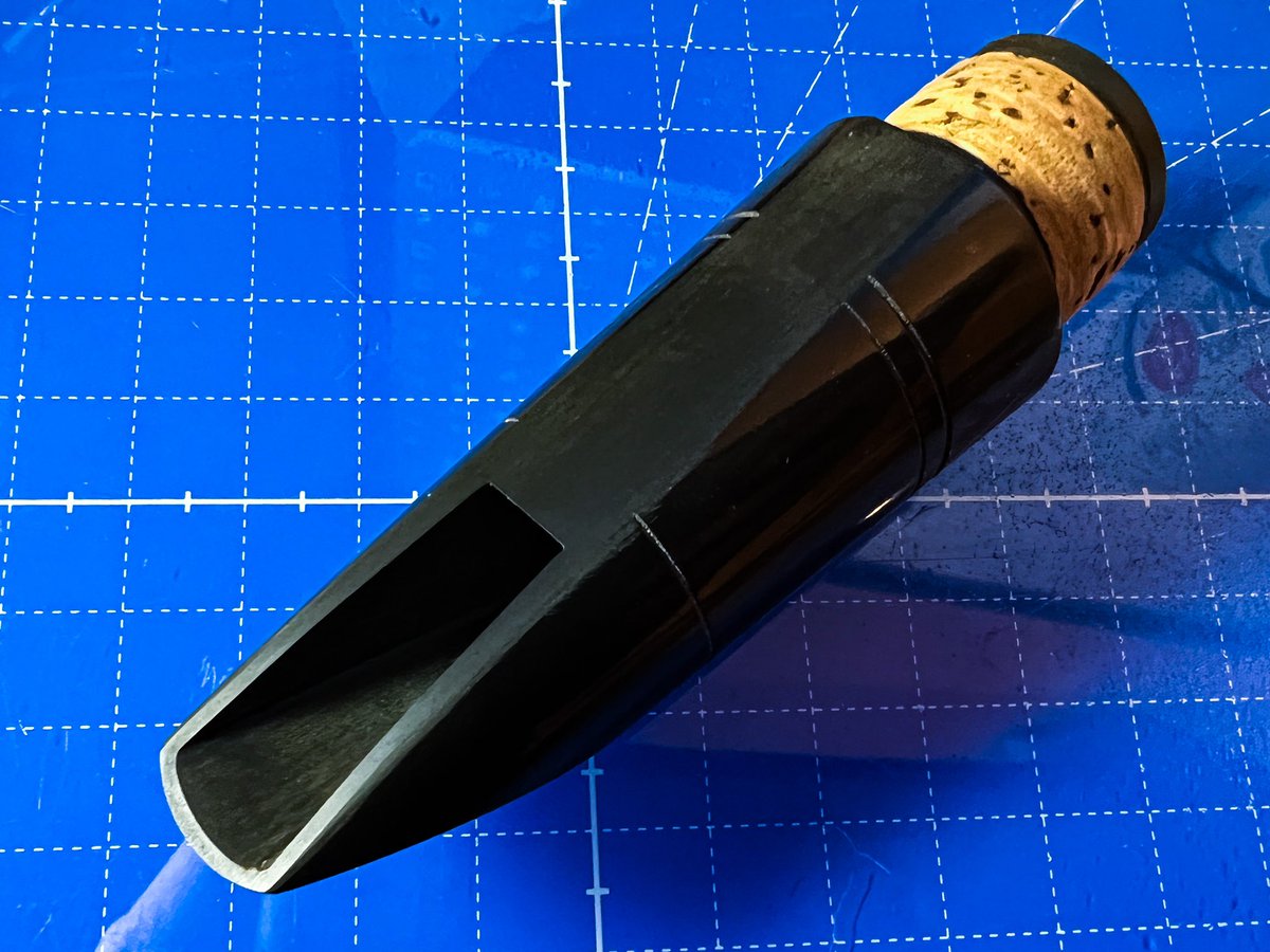 LeBonBec_Cl's tweet photo. 【完成品マウスピース販売】
①元マルセラスモデル　22,000円
Woodwindのマルセラスモデルを魔改造リメイク。
開き1.19のMLフェイシング。B40系に近いが息の入りやすさは圧倒的。
シェドヴィルの高品質なブランク。
なんでも出来る気にさせてくれます。

https://t.co/6EGooaiqky https://t.co/DWtpm2SeYJ