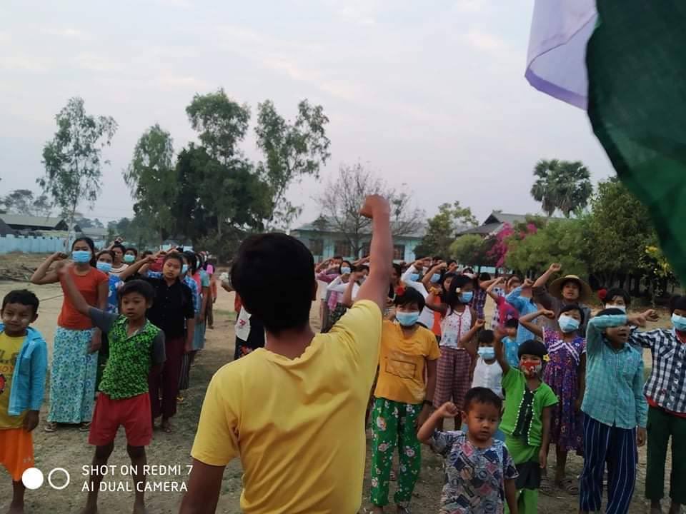 YwayNoo's tweet photo. An anti-coup protest staged by the locals of a village in Yinmarpin Tsp was seen today. #VillagesBurntDownByJunta #2022Mar12Coup #WhatsHappeningInMyanmar https://t.co/WZFfAGottJ