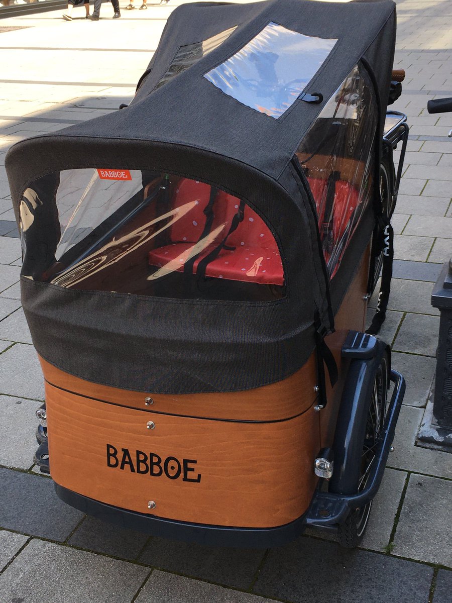 VCOE_AT's tweet photo. Immer mehr setzen auf energiesparende, schlanke Familienfahrzeuge. #Transportrad https://t.co/wJLsKNnX1f