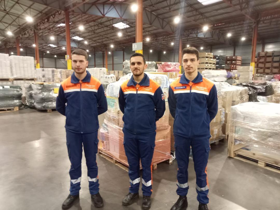 ProtecCivile53's tweet photo. 🇺🇦 [SOLIDARITÉ UKRAINE] 🇺🇦

🥳 Hier premier départ d’un convoi en direction de la base régionale à @nantesfr en gestion par la @protec44.

🚛 Grâce à notre partenaire Transports #BREGER nous avons pu acheminer au total 1️⃣5️⃣ palettes des dons récupérés dans les EPCI. https://t.co/R1VydFGRZ7