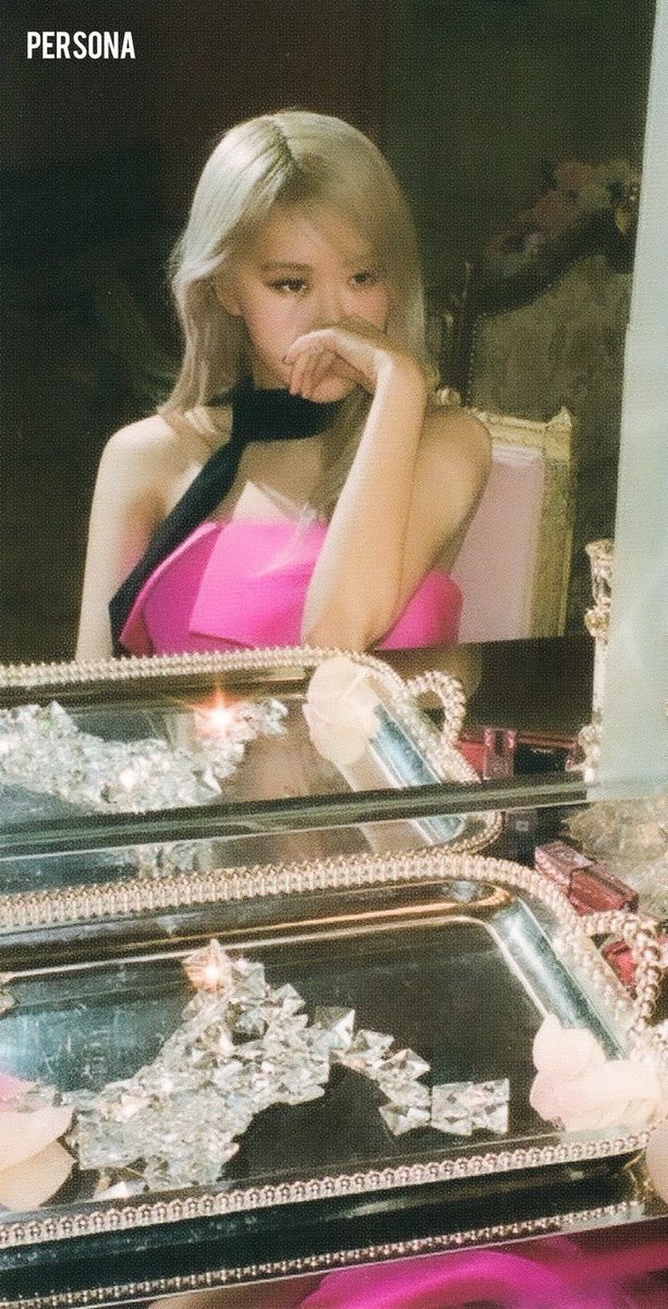 A long way has passed. Thank u for always working hard and never give up. We always wait and welcome all from u. Luv u Rosé🌹#OneYearWithR