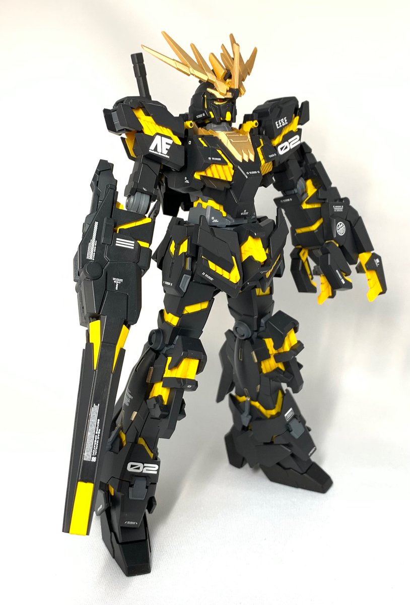 HGUCユニコーンガンダム2号機バンシィ全塗装で完成。サイコフレームはアクリジョンの蛍光イエローとオレンジを調色しました。
 #ガンプラ 