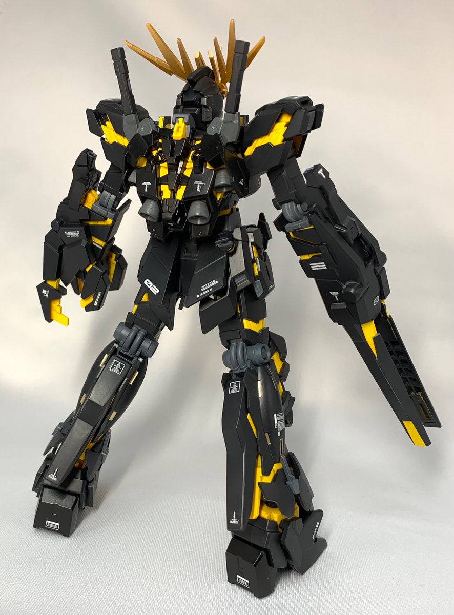 HGUCユニコーンガンダム2号機バンシィ全塗装で完成。サイコフレームはアクリジョンの蛍光イエローとオレンジを調色しました。
 #ガンプラ 