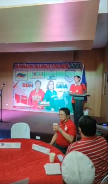 LOOK: Presidential candidate Ferdinand Marcos Jr. and his running mate Davao City Mayor Sara Duterte speak to supporters at Olivarez College in Paranaque on Saturday. 📸Uniteam BBM-Sara and Kap Jun Zaide/Facebook | <a href="/ng_rolandoiii/">Rolando Ng III</a>