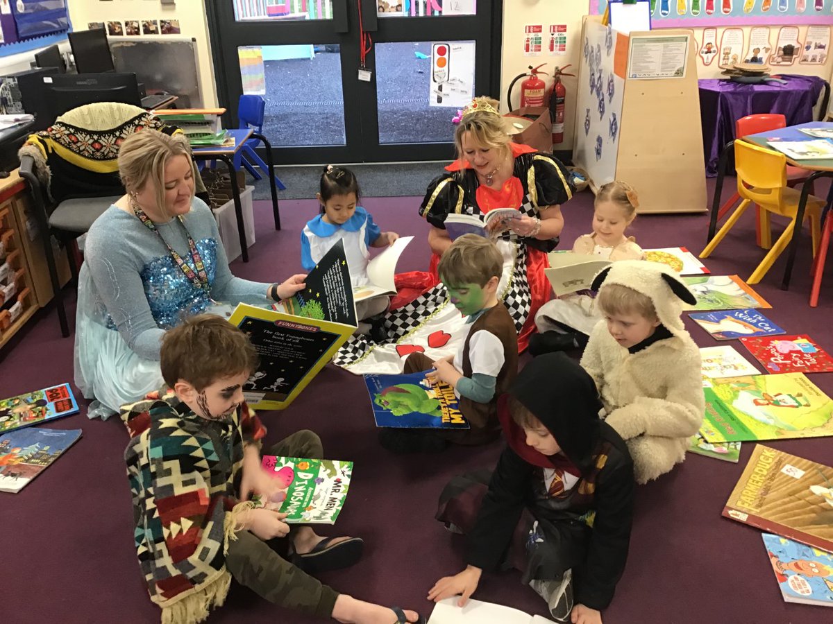 teamwaltham's tweet photo. Sharing our love of books with royalty #lovingreading #lovingdressingup
@Rise_MAT https://t.co/BMYeXy7Oso
