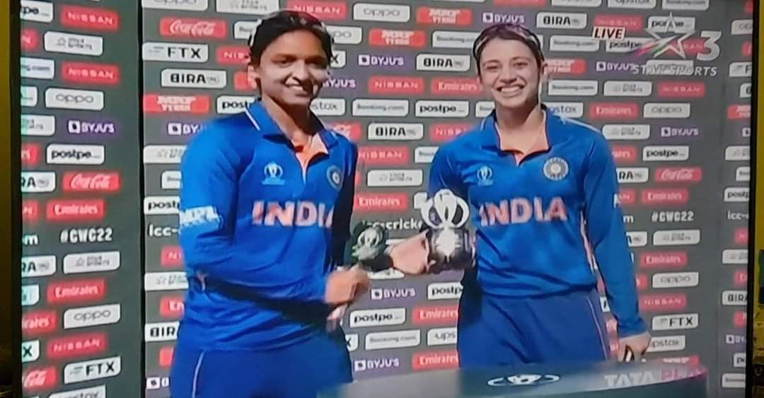 AA57554964's tweet photo. They share player of the match together😍😍

#INDvWI https://t.co/ZKNLZLblyo