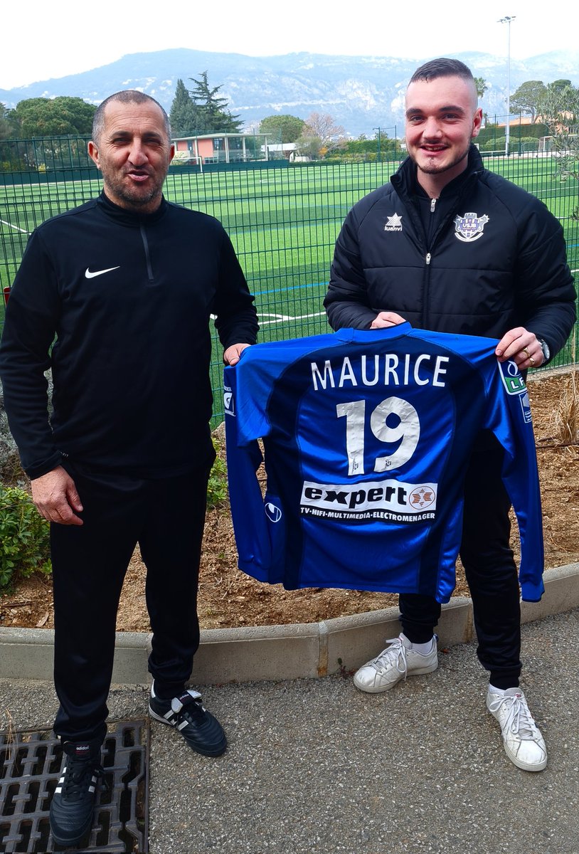 loick_blouet's tweet image. Merci, Philippe, pour ce (très) beau cadeau qui renforce la diversité de notre collection mais aussi, la notion de préservation du patrimoine matériel et de l'Identité de chaque club de football, quel qu'il soit. À retrouver dans notre musée, @MuseumOSS.