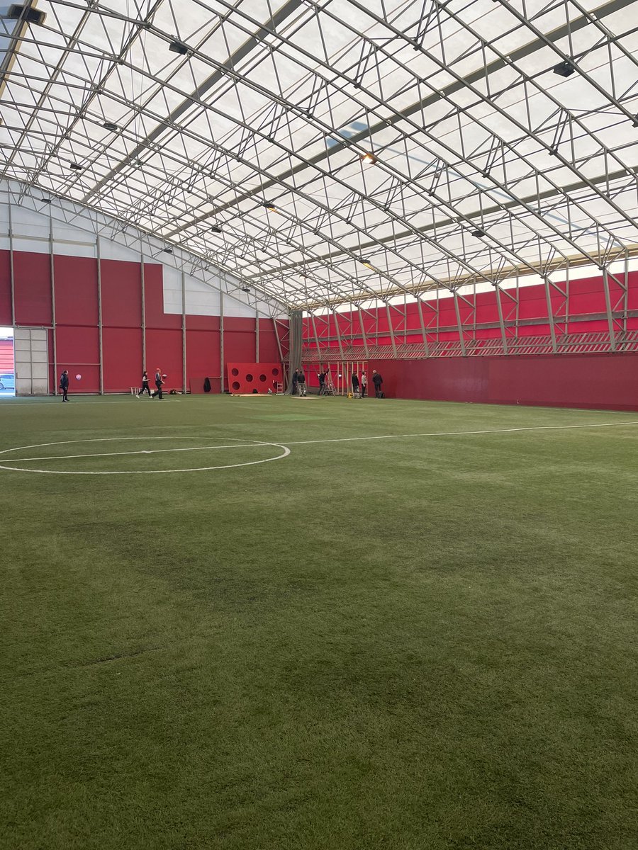 Beklager <a href="/ErlingHaaland/">Erling Haaland</a> og alle andre som har vekst opp i Jærhallen - nå riv me hallen. Men det skal snart koma ein ny og mykje betre hall! ⚽️⚽️⚽️