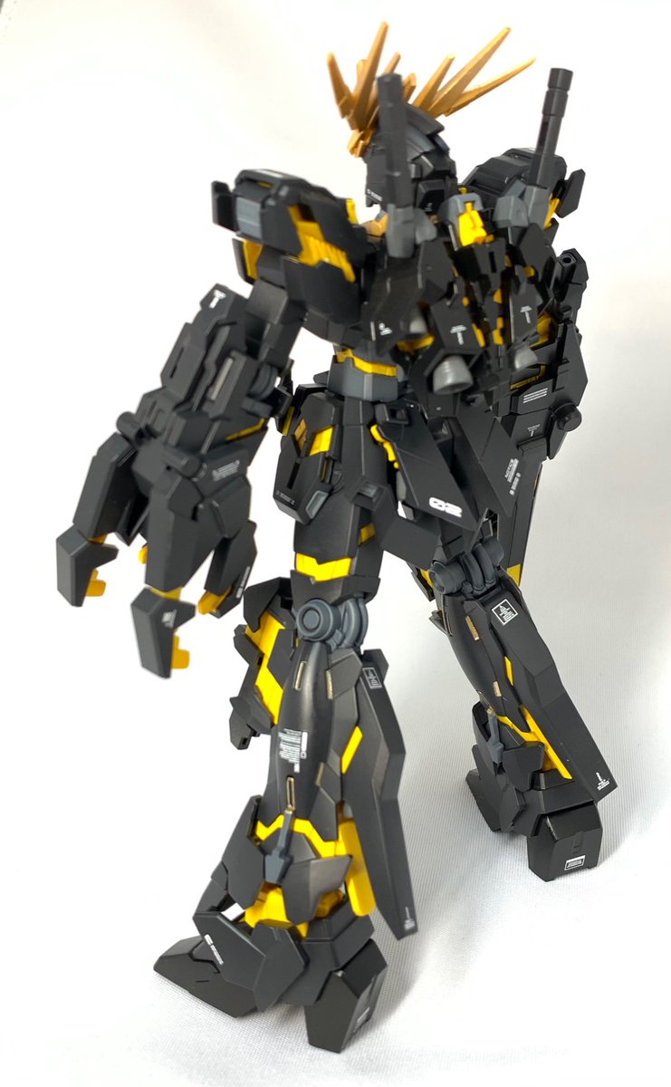 HGUCユニコーンガンダム2号機バンシィ全塗装で完成。サイコフレームはアクリジョンの蛍光イエローとオレンジを調色しました。
 #ガンプラ 