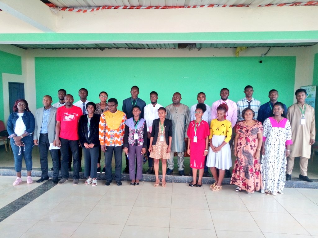 RR_IAI_Abanda's tweet image. J'ai présenté ce jour au personnel de @iaicmr_officiel les étudiants boursiers de cette prestigieuse Coopération Chine-Afrique. Ils sont 18 élus qui s'envoleront pour la Chine dans quelques mois.
Félicitations