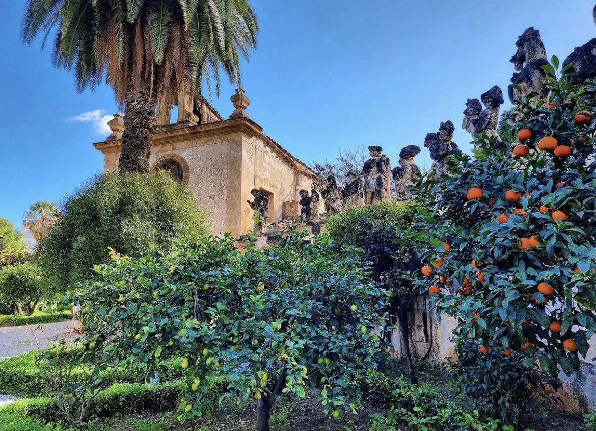 VisitSicilyOP's tweet photo. Villa Palagonia a #Bagheria è conosciuta anche in un altro modo. Sapete dirci quale?
📸 siculamuri
#visitsicilyinfo #sicily #history # https://t.co/yk6wtIXKbi