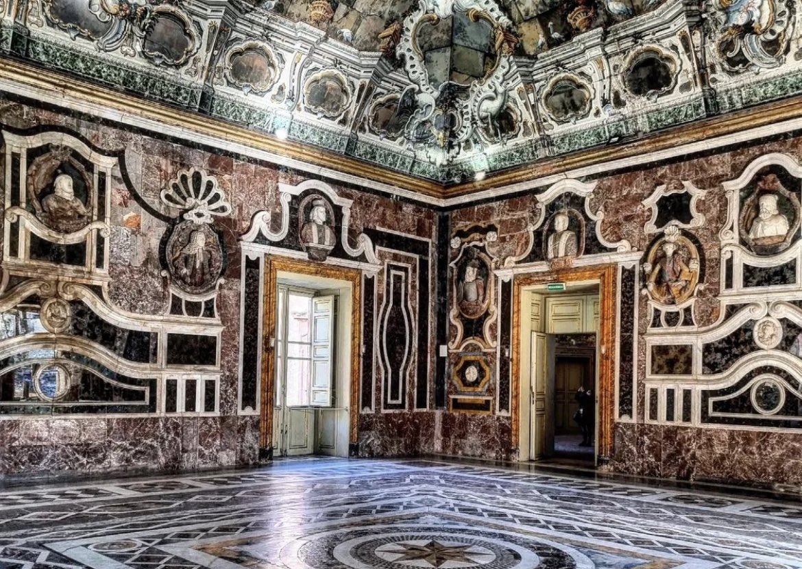 VisitSicilyOP's tweet photo. Villa Palagonia a #Bagheria è conosciuta anche in un altro modo. Sapete dirci quale?
📸 siculamuri
#visitsicilyinfo #sicily #history # https://t.co/yk6wtIXKbi