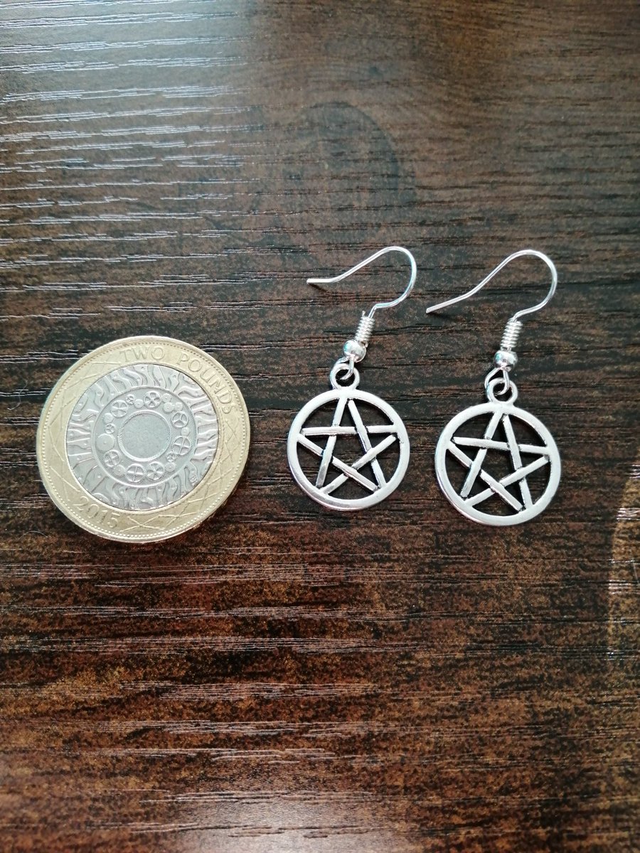 Who doesn't love a good pair of drop earrings? I made these lovely pentagram drop earrings ☺️

They are available in my Etsy & Depop shop if you're interested!

#dropearrings #pentagramearrings #earrings #earringmaker #crafter