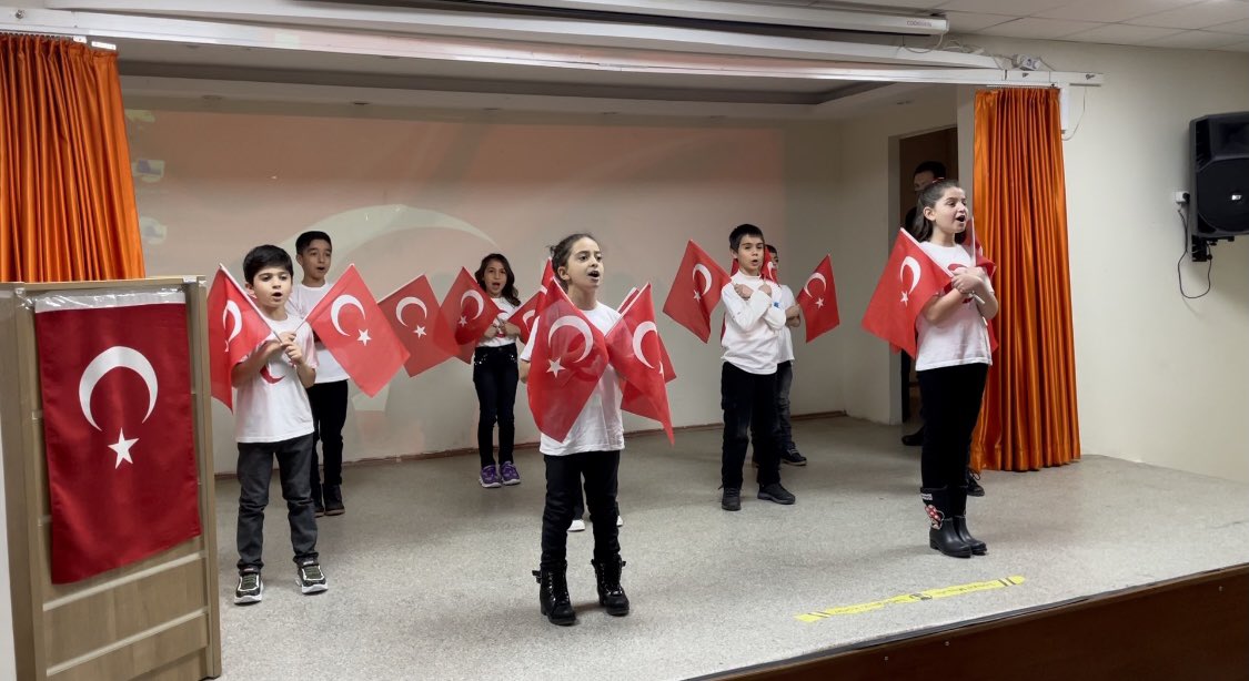 KigiKaymakam's tweet photo. 12 Mart İstiklal Marşı'nın Kabulünün 101.Yıl Dönümü Kutlama ve İstiklal Şairi Mehmet Akif Ersoy'u Anma günü programı gerçekleştirildi.🇹🇷

#MehmetAkifErsoy
#İstiklalMarsı101Yasında https://t.co/iPZc8nKGQO