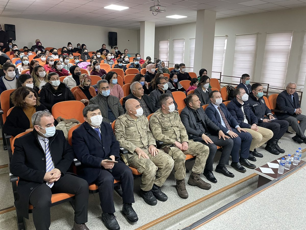 KigiKaymakam's tweet photo. 12 Mart İstiklal Marşı'nın Kabulünün 101.Yıl Dönümü Kutlama ve İstiklal Şairi Mehmet Akif Ersoy'u Anma günü programı gerçekleştirildi.🇹🇷

#MehmetAkifErsoy
#İstiklalMarsı101Yasında https://t.co/iPZc8nKGQO