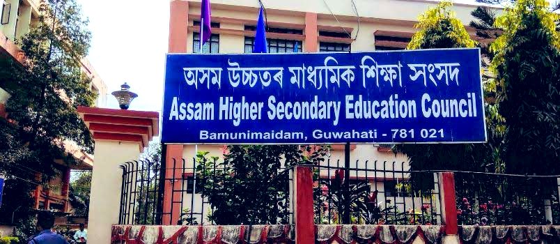 NitumoniSaikia0's tweet photo. একাংশ HS ছাত্ৰ-ছাত্ৰীয়ে অবিৰতভাবে মোক টুইটাৰত টেগ কৰি আছে, তেওঁলোকৰ অনুৰোধ-মই বিষয়টো কৰ্তৃপক্ষৰ দৃষ্টিগোচৰ কৰিব লাগে ৷ তেওঁলোকৰ দাবী-পাঠ্যক্ৰম হ্ৰাস আৰু কিছুদিন হলেও পৰীক্ষাটো পিচুৱাই দিব লাগে ৷ তেওঁলোকৰ অনুৰোধ আৰু বিষয়টোৰ গুৰুত্বলৈ চাই সন্ধিয়া ৭:৪৫ বজাত আজিৰ বিশেষ অভিমত ৷ https://t.co/SqbaPx4Gh7