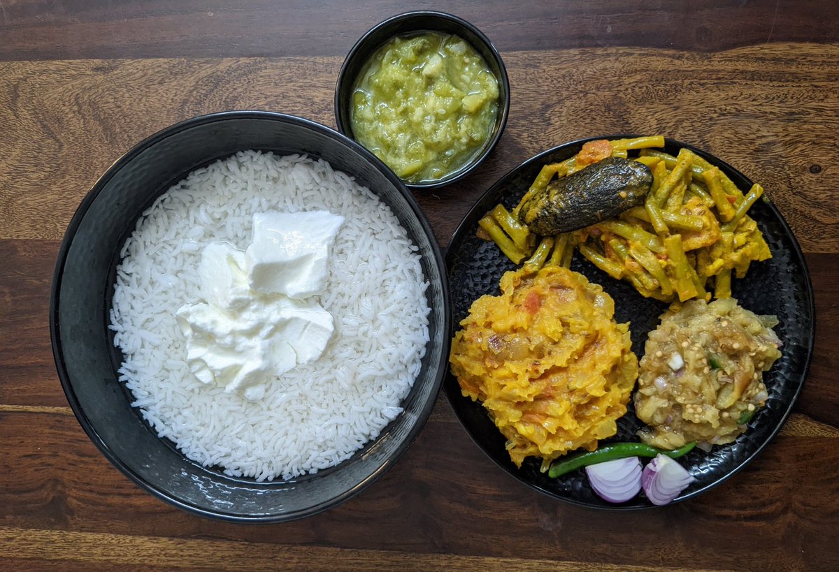 gpshots1's tweet photo. I brought this Bowl 🥣 specially to have Pakhala (#ପଖାଳ) a summer delicacy of #Odisha.
On the plate "Jhudanga Ambula Rai" (Cowpea cooked with mustard sauce), Baigan Bharta (Roasted), AluBharta and Janhi Chakata (Boiled Ridge Gourd Chatni) #cooking
#gpkitchen #FoodieOdia #Ambula https://t.co/ZDwegNXkgg