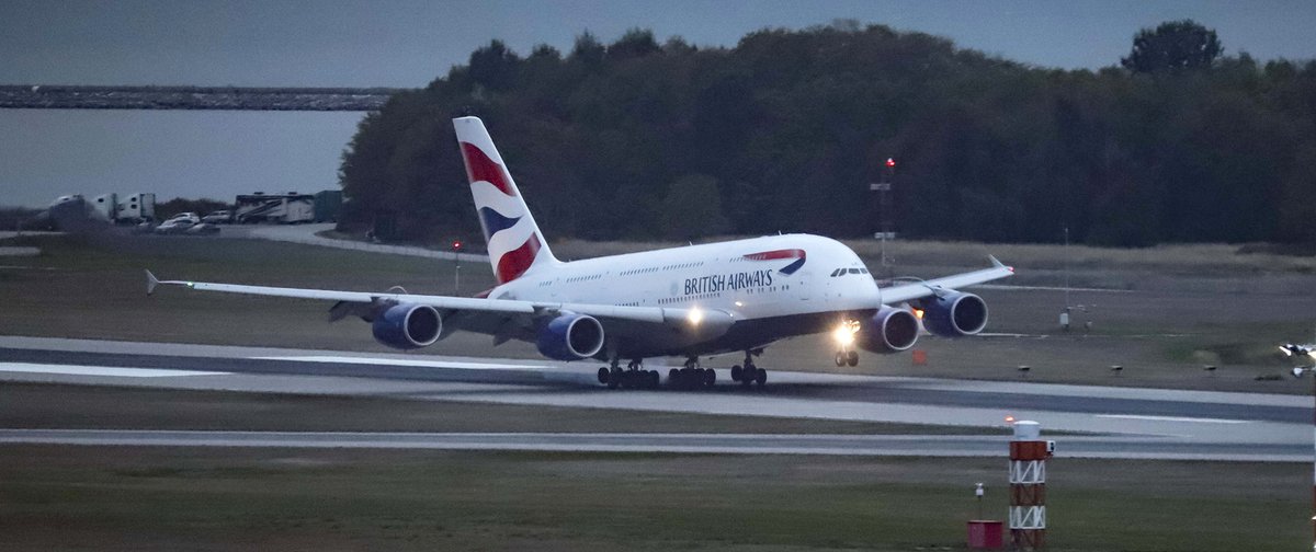Kent_YVR's tweet photo. #FBF from September of 2018, @British_Airways Super #Speedbird Airbus #A380 twilight arrival @yvrairport from LHR 😎 #yvrspotters #avgeek #Vancouver #GXLEL https://t.co/OsAFULrvI7