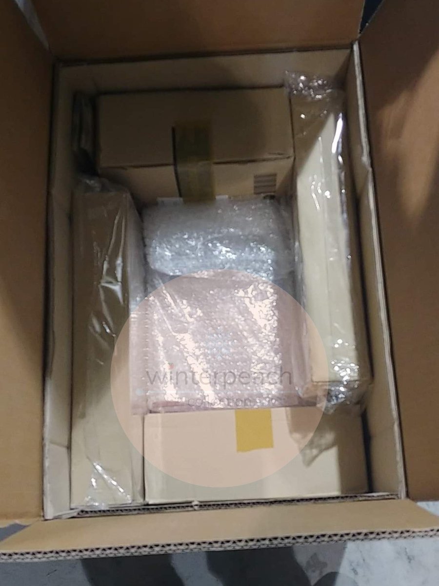 winterpeach_x's tweet photo. #WinterPeachUpdate

February box is already sealed and scheduled for shipout next week❣️
Please see 2nd pic for the list of items included (Obsession albums are from Highline, Ktown4u, MMT &amp; Withdrama)

ETA: 1st-2nd week of april 🙇🏻‍♀️

-🐹 https://t.co/xfJwiXHlpI