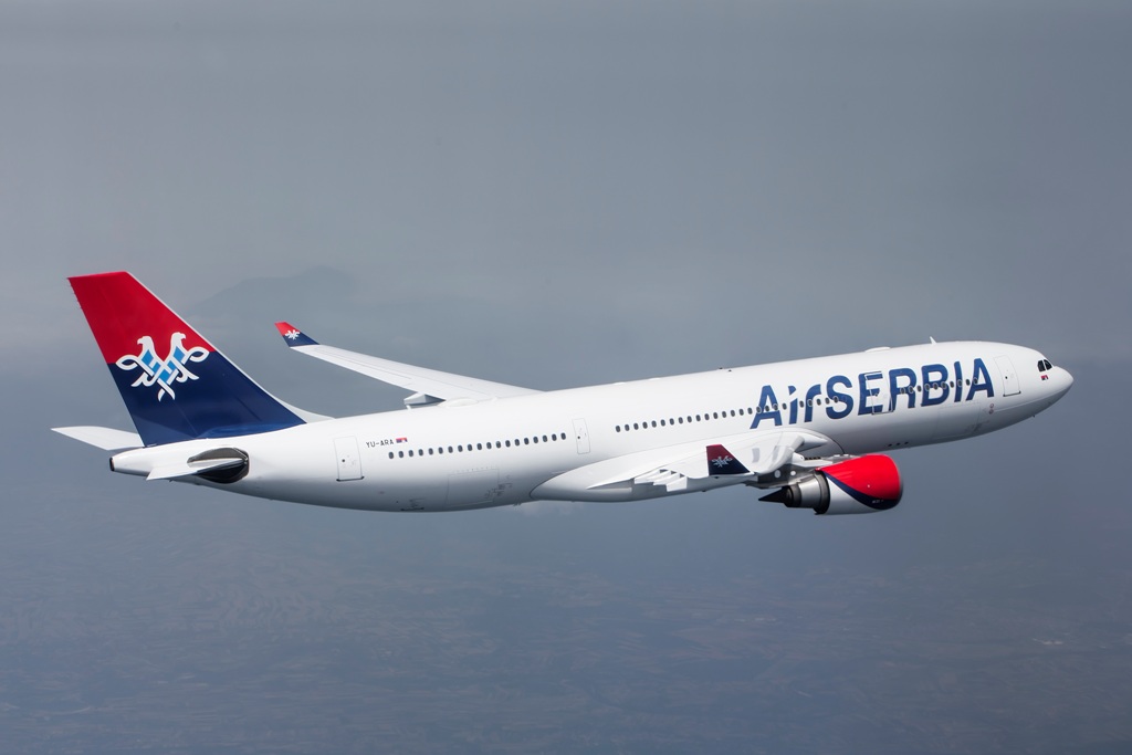 #AirSerbia подвоїла прямі рейси до🇷🇺в той час як авіакомпанії країн🇪🇺припинили сполучення з🇷🇺й закрили повітряний простір для🇷🇺авіакомпаній &amp; приватних осіб. Сербія-єдина в Європі з відкритим для🇷🇺небом. Наживатися на крові 🇺🇦 негідне для  країни-кандидата в 🇪🇺
#StandWithUkraine