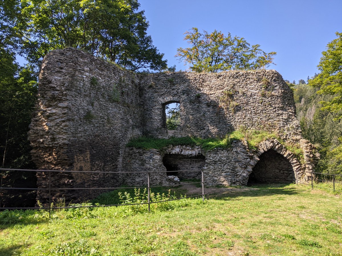 CaligulaNero2's tweet photo. Návarov #castle in North #Bohemia was probably built in the second half of the 14th century.
#history #castleruin #Czechia 🇨🇿 https://t.co/JFj1KSRy08