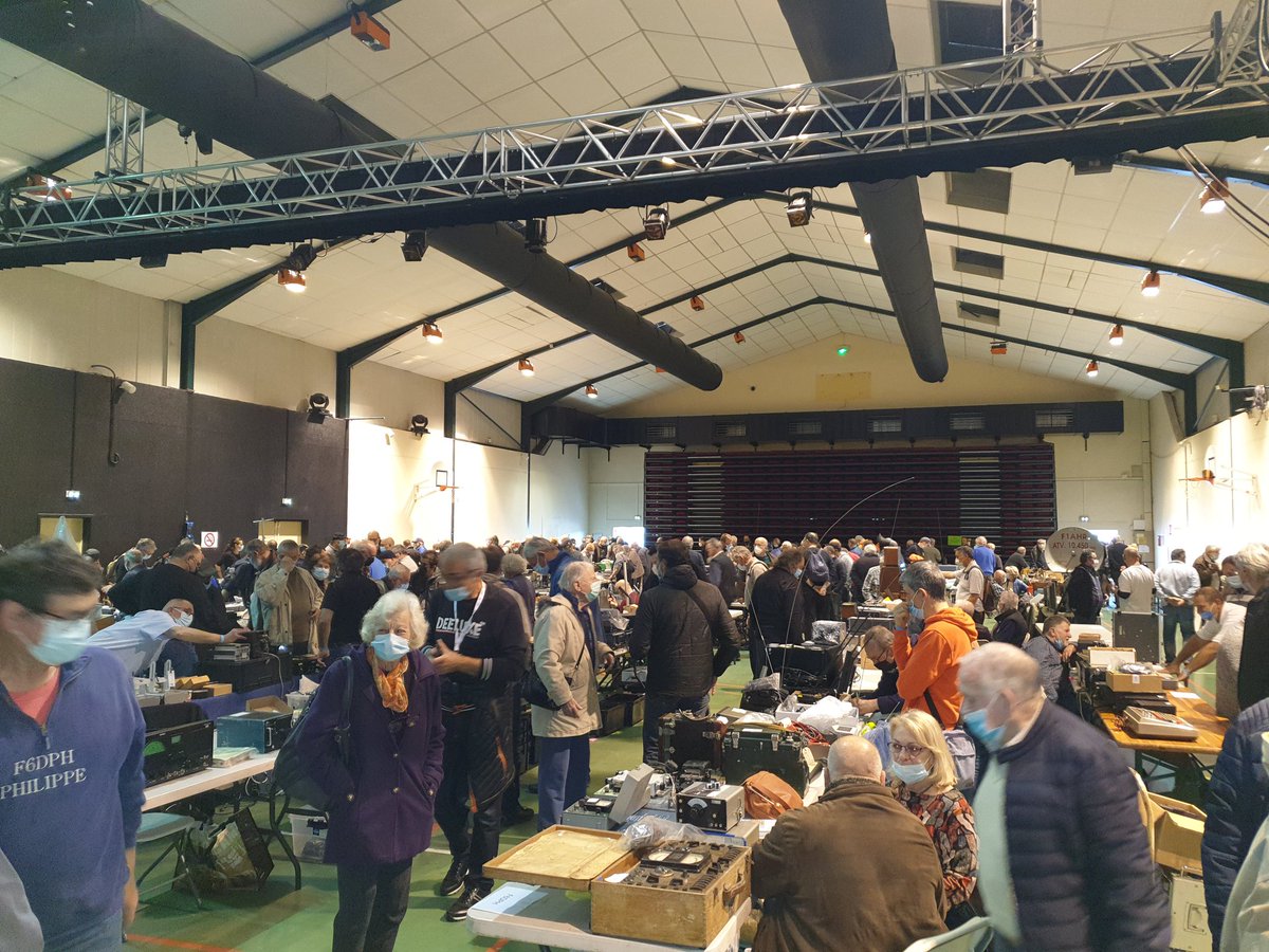 JacquesGrare's tweet photo. Belle fréquentation pour le rassemblement #radioamateur Radiobroc de #Cestas. Ça fait du bien de retrouver les copains et discuter de vive voix. https://t.co/dZnchHLYtO