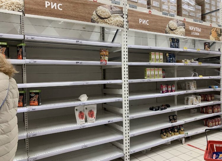 fsblank's tweet photo. With the 15th day past, Kremlin is proud to report that the “Special Economic Operation” to de-fill shelves and restore the commercial environment of the glorious Soviet era… is well on plan. 

#PutinsWar #Russia #Freedom #StandWithUkraine #RussianWarshipGFY RT @visegrad24 https://t.co/hd1wVb5j49