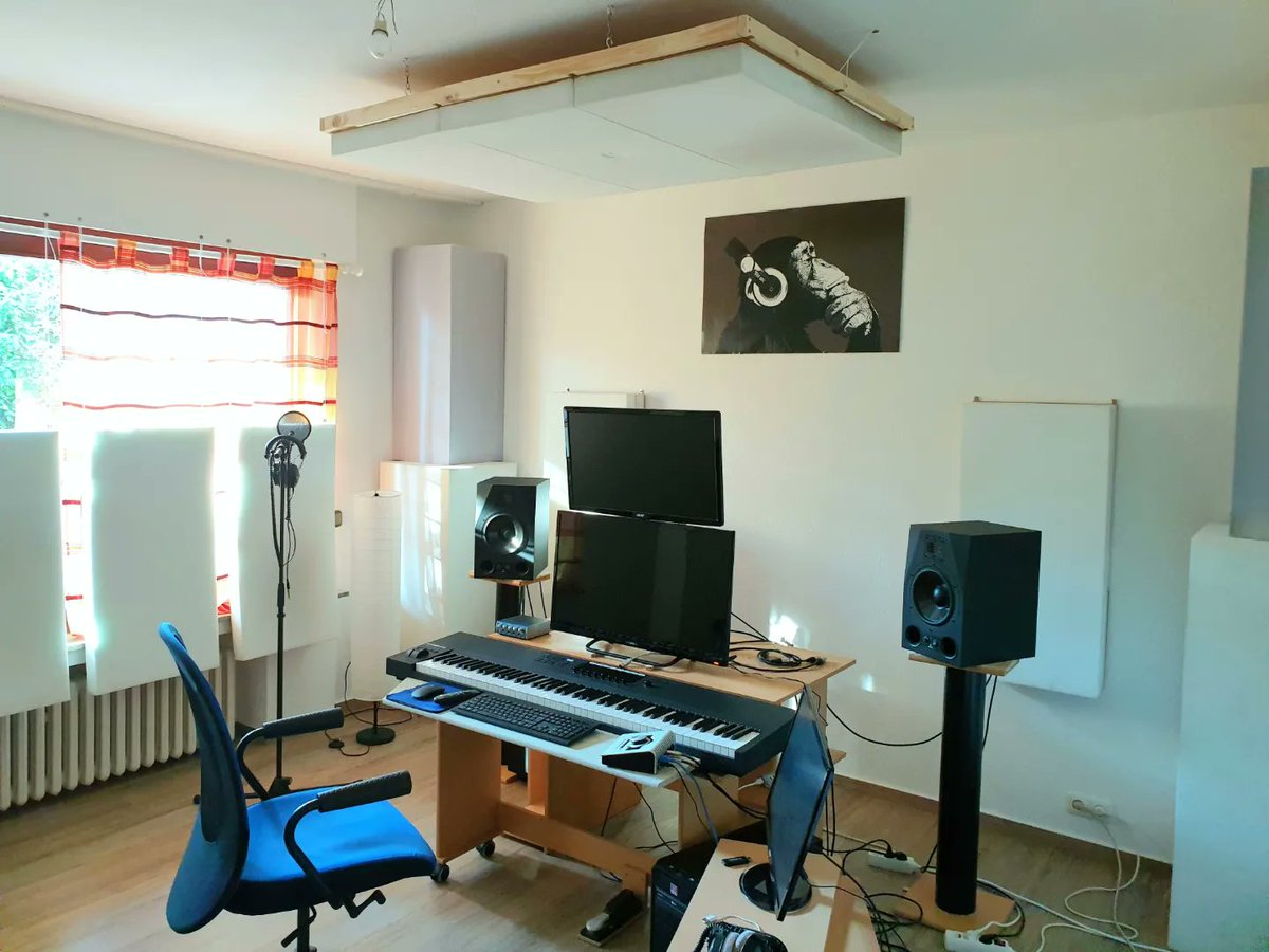 Royce_Music_prd's tweet photo. 👑 Ready for creativity. https://t.co/Td6VnljbKV