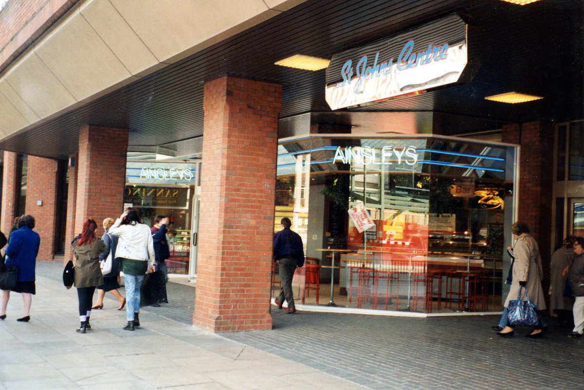 28 Leeds city centre shops you visited in the 1990s 
tinyurl.com/yckhradn #Leeds #1990s
