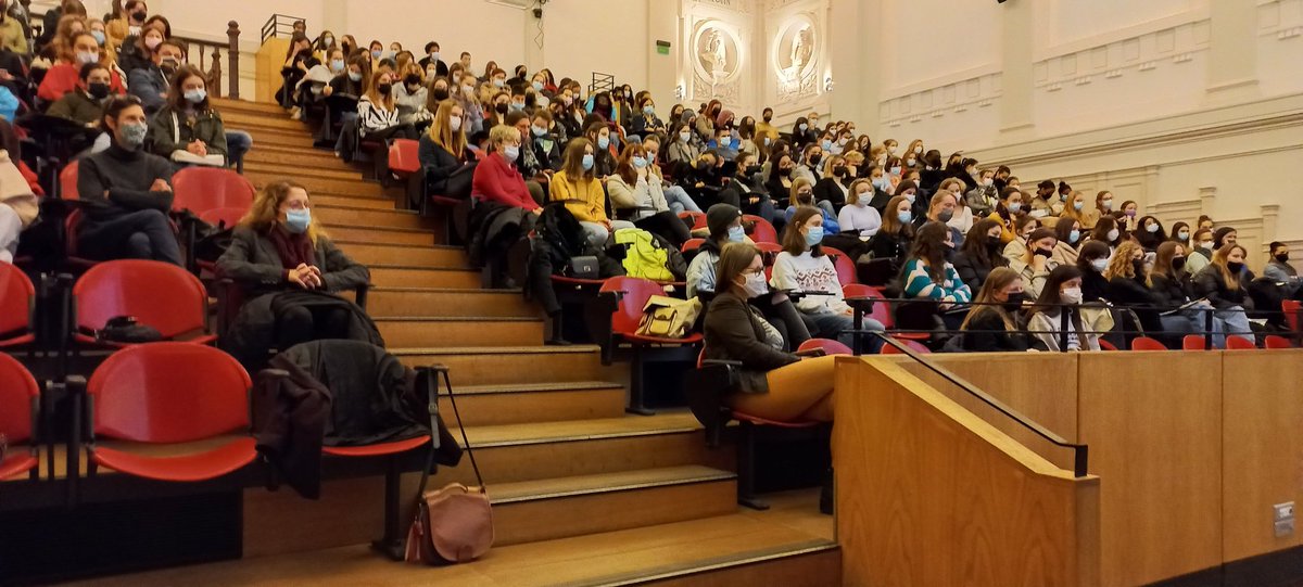 Hennebi98275085's tweet photo. Un amphi plein pour découvrir les métiers d'ingénieures au féminin @f_inge @iesf https://t.co/yyqjH46YXi