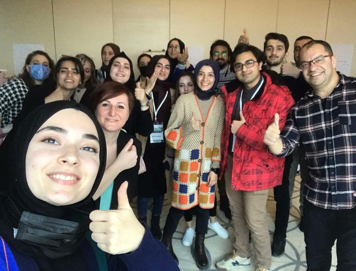 Akran eğitimi projemizi başarıyla gerçekleştirdik.Unutulmaz bir program oldu. Değerli öğretmenlerimize ve katılımcılarımıza çok teşekkür ederiz..
@Vanyyusks @Vanyeşilayşubesi @gençyeşilaycılar #birliktegüzeliz @1920Yeşilay