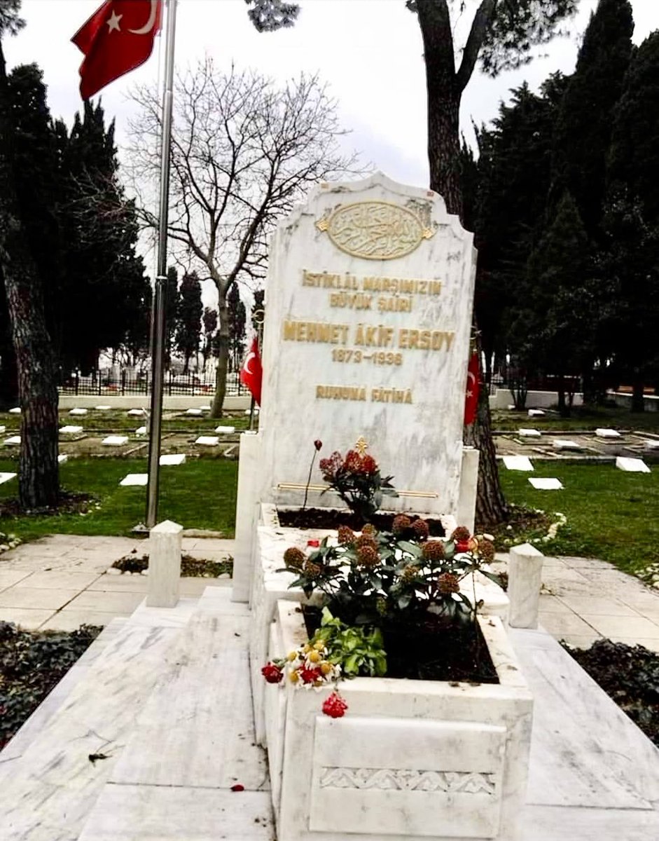 Ulfazouz1's tweet photo. "KAHRAMAN IRKIMA BİR GÜL " diyen neslin,
"IRK NE YA ?" diyen gevşek torunları varken
düşman aramaya HİÇ Mİ HİÇ gerek yok.
Mekanın cennet olsun
M.AKİF ERSOY
#SendeGideceksin #DevletEnsenizde
#MehmetAkifErsoy https://t.co/kfbXeEYv5L