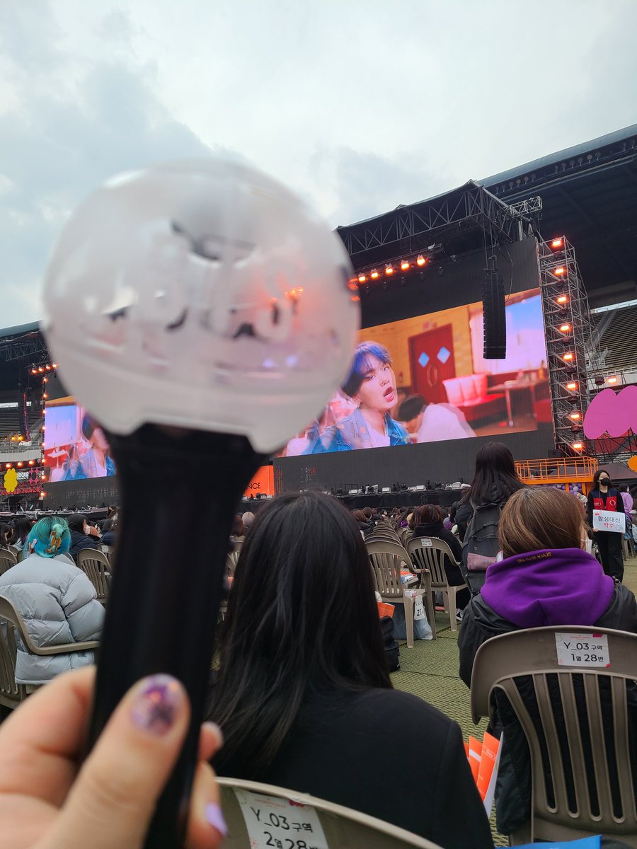 BTS_AYJ's tweet photo. #y03 3열시야입니당ㅎ
ㅋ초점이ㅜㅜ https://t.co/NA5l33k8rk