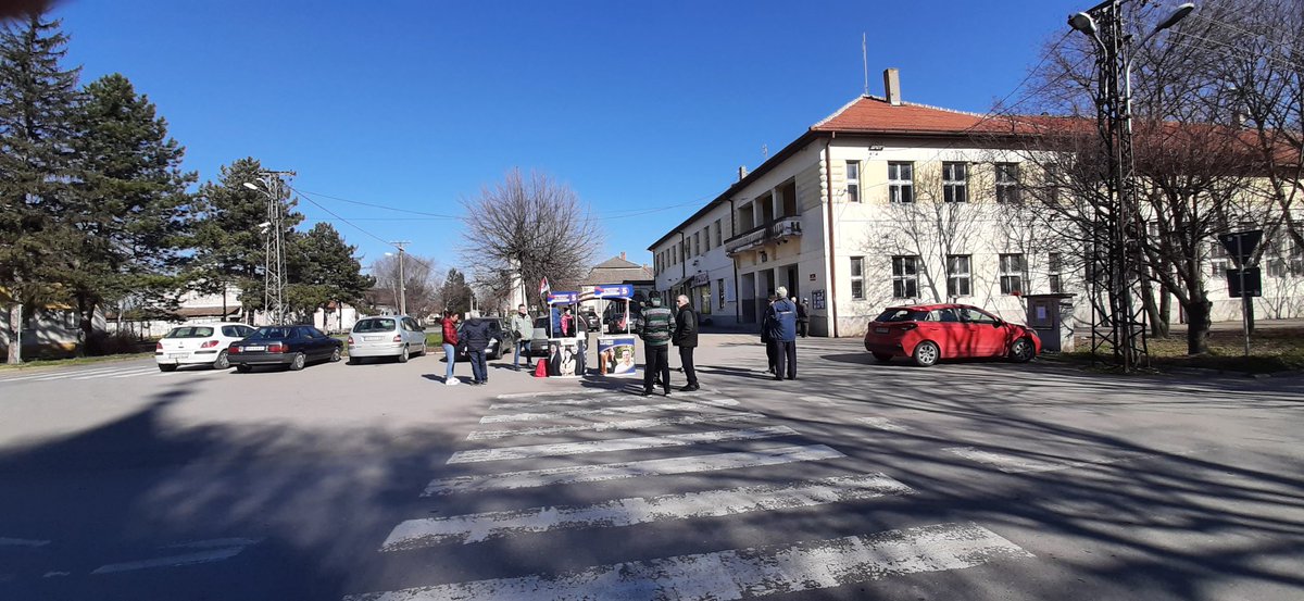 NarodnaZR's tweet photo. Ujedinjena opozicija Srbije!
Obilazimo vojvođanska sela, uništena i unižena, gladna.
Vratićemo osmeh u #Elemir i #Vojvodina
@NarodnaZR 
@StrankaNarodna 
@SspZrenjanin 
@SlobodaIPravda 
@demokrate
@priDruziSe https://t.co/LHDVz5DsX6