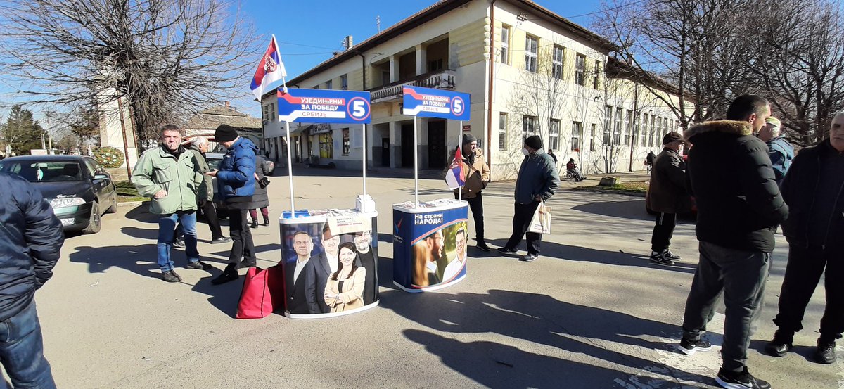 NarodnaZR's tweet photo. Ujedinjena opozicija Srbije!
Obilazimo vojvođanska sela, uništena i unižena, gladna.
Vratićemo osmeh u #Elemir i #Vojvodina
@NarodnaZR 
@StrankaNarodna 
@SspZrenjanin 
@SlobodaIPravda 
@demokrate
@priDruziSe https://t.co/LHDVz5DsX6