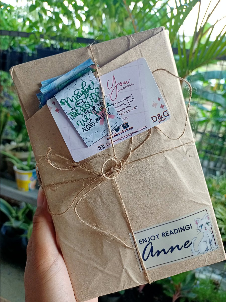 asdfghjkleya's tweet photo. Yay! It's finally here 🥳🎉 #WheresTheX. Thank you @dadbookshop for the freebies 🥰 &amp; more books to be published @akosiibarraWP ❣️ https://t.co/qEIFPYBxgt