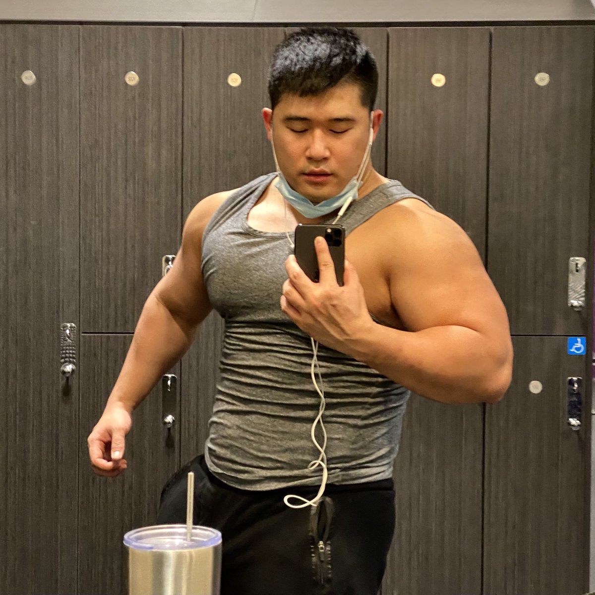 tj_chang_999's tweet photo. Have you hit the gym yet 😏 https://t.co/ufITXLqd4S