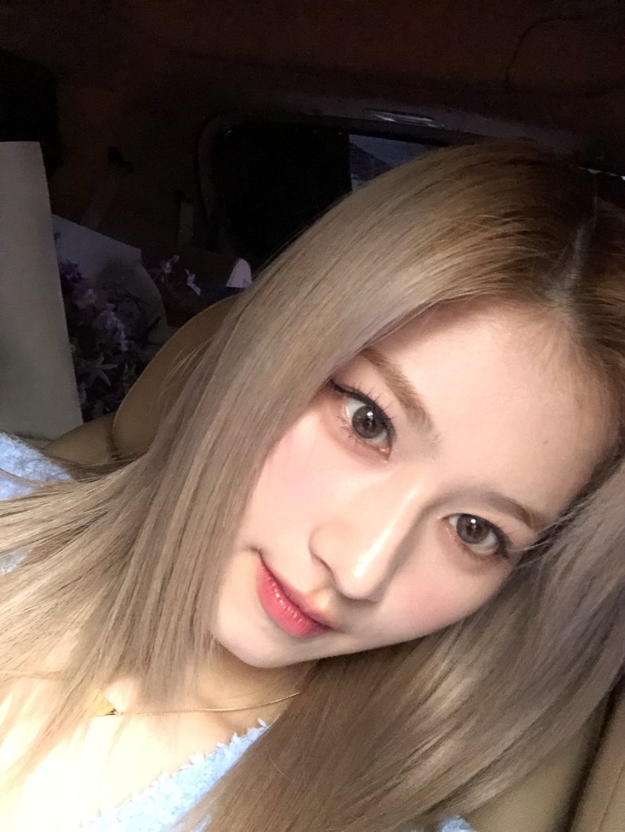 SANABESTGlRL's tweet photo. Sana 💭 https://t.co/BkHjXJT14s