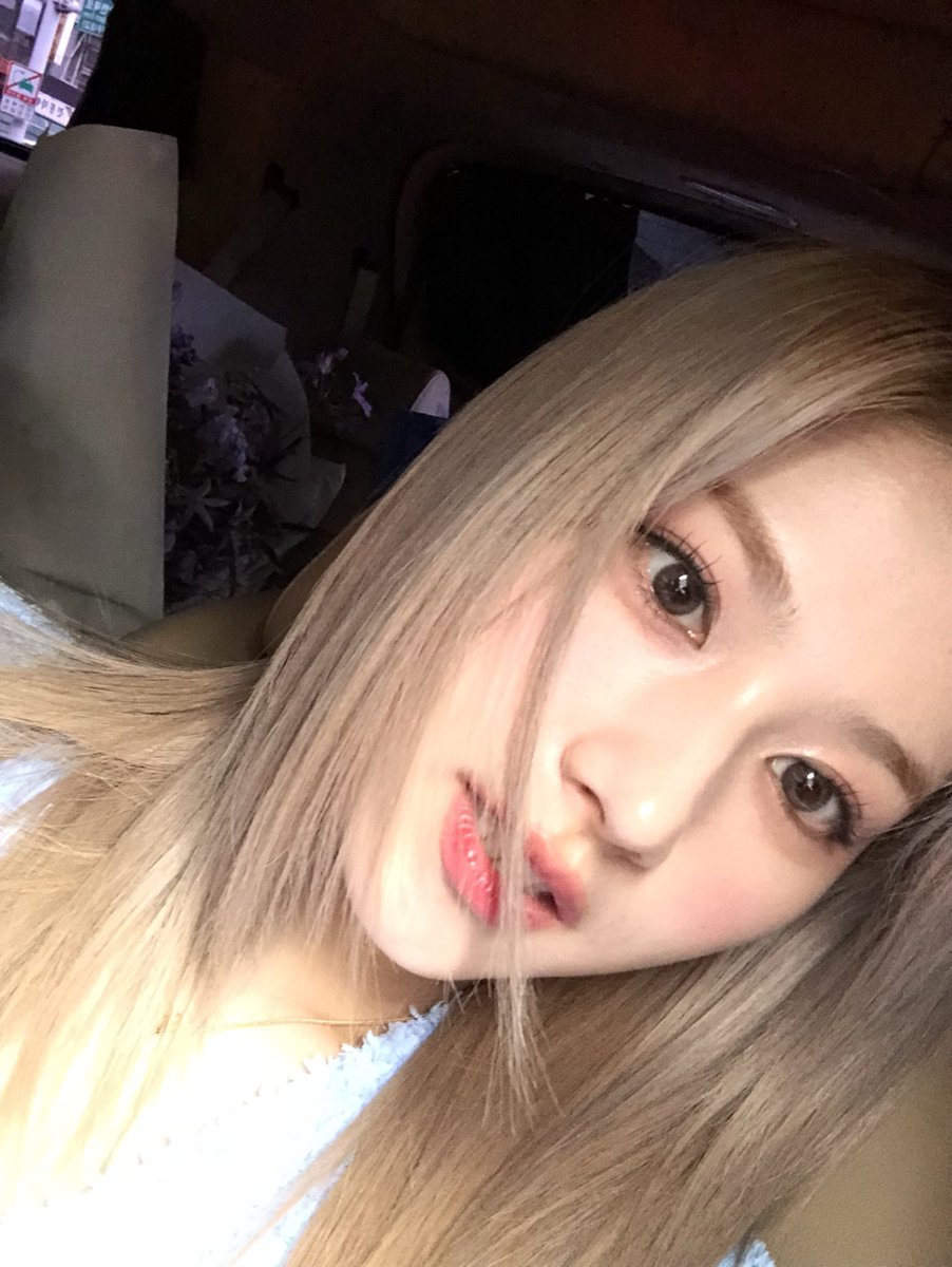 SANABESTGlRL's tweet photo. Sana 💭 https://t.co/BkHjXJT14s