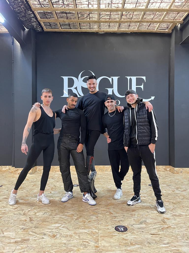 jericopersan's tweet photo. Ha llegado el día. Hoy estaremos participando en el puesto N°3 en la preselección de la Gala Drag Queen de Las Palmas. Sea el resultado que sea, sólo nosotros sabemos todo lo que hemos ganado este año, sobretodo el equipo tan grande que hay detrás. #TeamVulcano
@DragVulcano https://t.co/qMXiAtnQIH