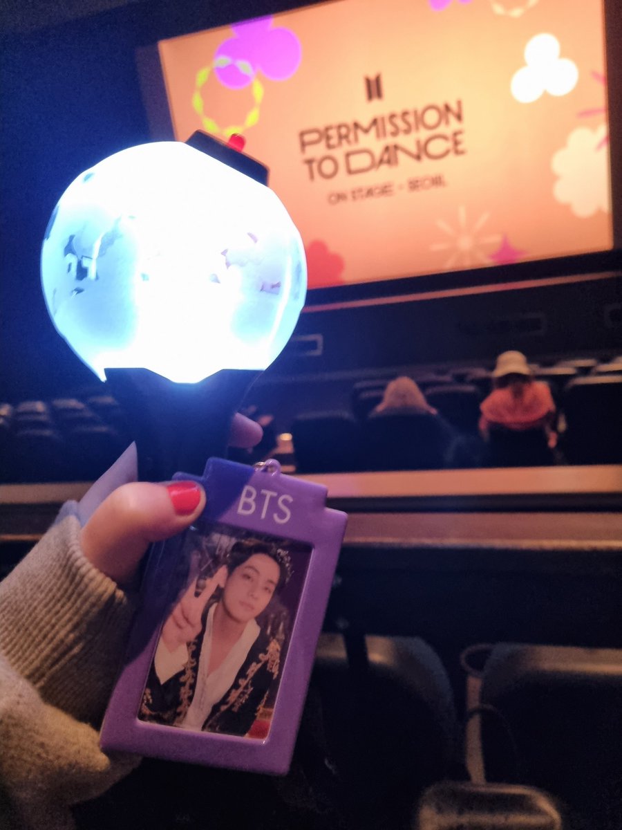 Kelly4Queen's tweet photo. So excited 🤗 #PermissionToDance #PTDLIVEVIEWING #BTSARMY #BTS https://t.co/bptw0MO3rf