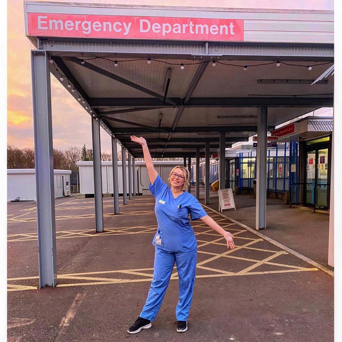 HelenaRowley's tweet photo. Last shift done in A&amp;E, the best two years with the most incredible team 🤍 https://t.co/xjtkPlvpGO